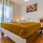 Апартаменты Spacious & Modern Blue For 4 With Terrace & Parking Peaceful Near Beaches