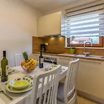 Spacious & Modern Blue For 4 With Terrace & Parking Peaceful Near Beaches
