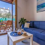 Spacious & Modern Blue For 4 With Terrace & Parking Peaceful Near Beaches