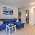 Διαμέρισμα Spacious & Modern Blue For 4 With Terrace & Parking Peaceful Near Beaches