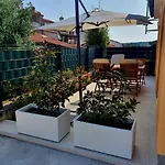 Spacious & Modern Blue For 4 With Terrace & Parking Peaceful Near Beaches Пула