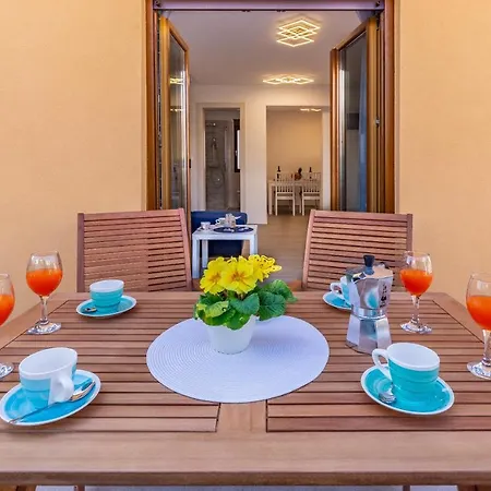 Spacious & Modern Blue For 4 With Terrace & Parking Peaceful Near Beaches Apartman