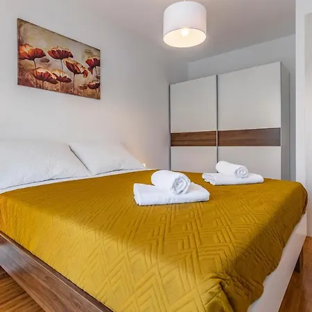 Apartman Spacious & Modern Blue For 4 With Terrace & Parking Peaceful Near Beaches