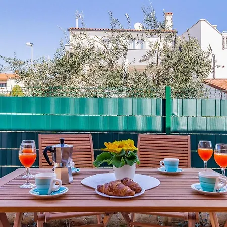 Apartman Spacious & Modern Blue For 4 With Terrace & Parking Peaceful Near Beaches Póla