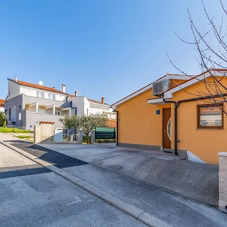 Appartement Spacious & Modern Blue For 4 With Terrace & Parking Peaceful Near Beaches Pula