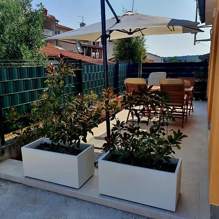 Spacious & Modern Blue For 4 With Terrace & Parking Peaceful Near Beaches Pula