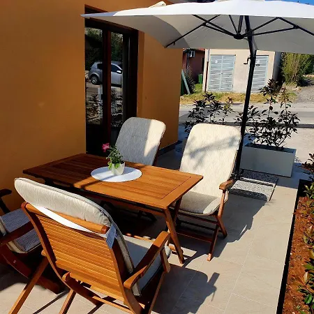Spacious & Modern Blue For 4 With Terrace & Parking Peaceful Near Beaches Póla