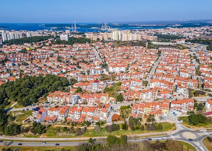 Spacious & Modern Blue For 4 With Terrace & Parking Peaceful Near Beaches Appartement Pula