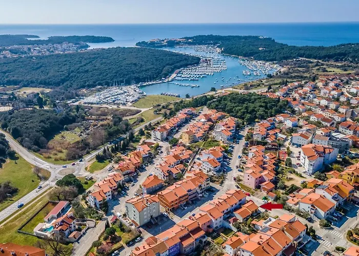 Spacious & Modern Blue For 4 With Terrace & Parking Peaceful Near Beaches * Pula