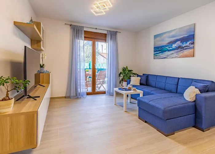 Spacious & Modern Blue For 4 With Terrace & Parking Peaceful Near Beaches * Pula