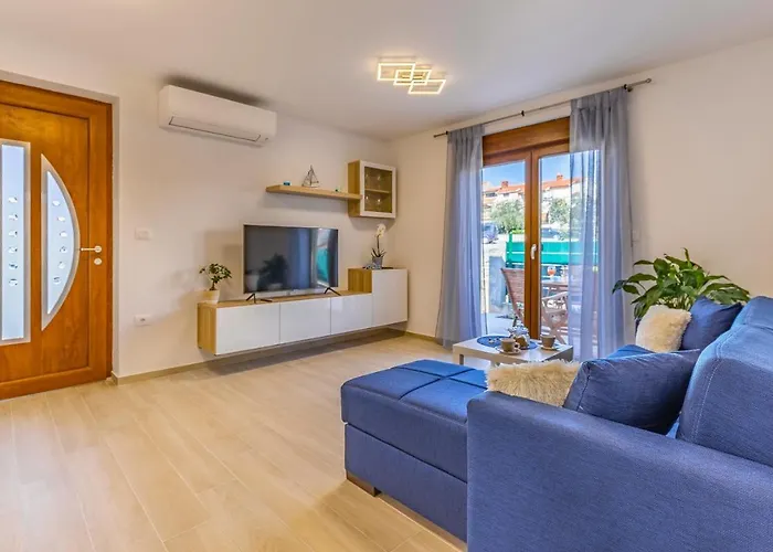 Spacious & Modern Blue For 4 With Terrace & Parking Peaceful Near Beaches *