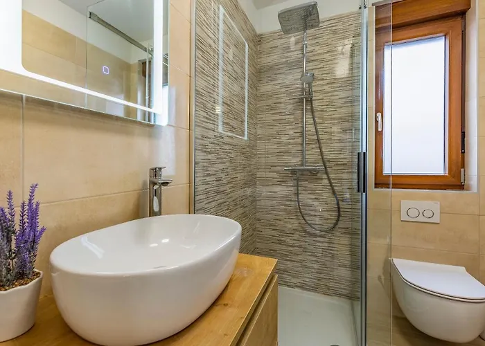 Spacious & Modern Blue For 4 With Terrace & Parking Peaceful Near Beaches Lejlighed Pula