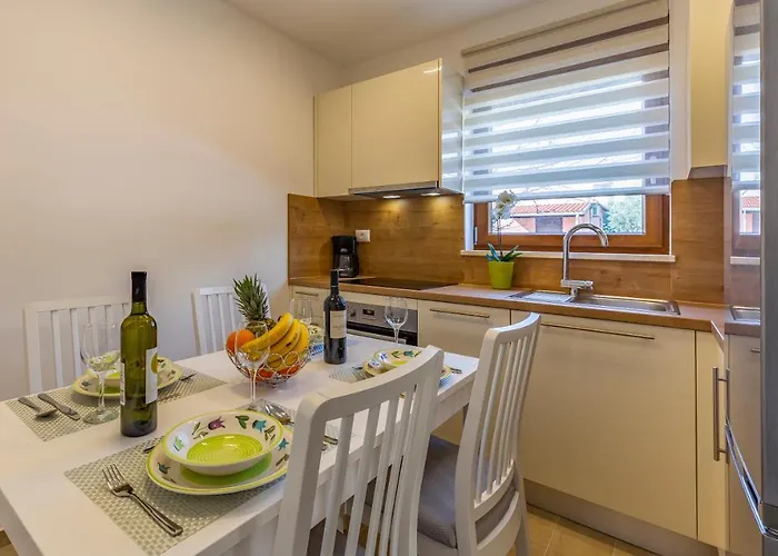 Spacious & Modern Blue For 4 With Terrace & Parking Peaceful Near Beaches