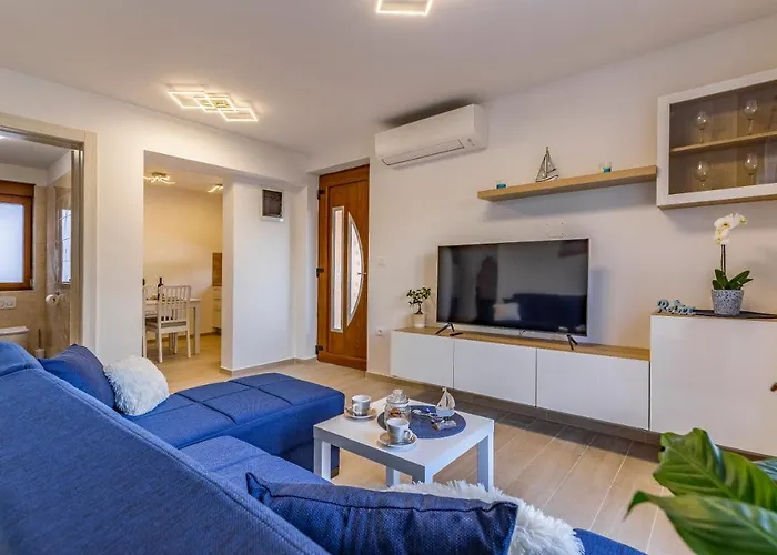 Spacious & Modern Blue For 4 With Terrace & Parking Peaceful Near Beaches *