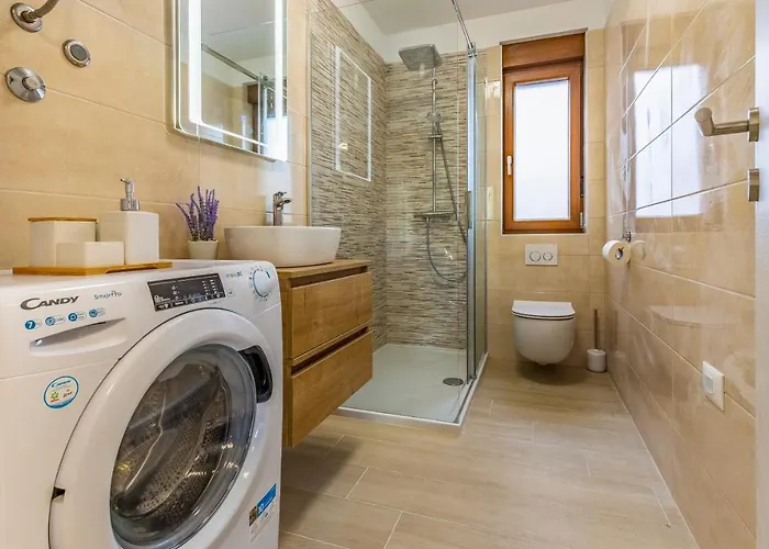Spacious & Modern Blue For 4 With Terrace & Parking Peaceful Near Beaches *