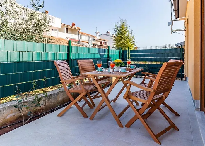 Spacious & Modern Blue For 4 With Terrace & Parking Peaceful Near Beaches Lejlighed Pula
