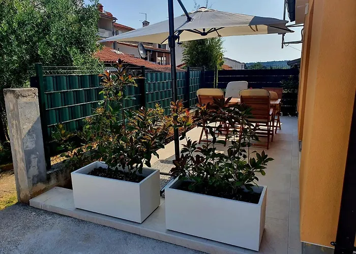 Spacious & Modern Blue For 4 With Terrace & Parking Peaceful Near Beaches Pula