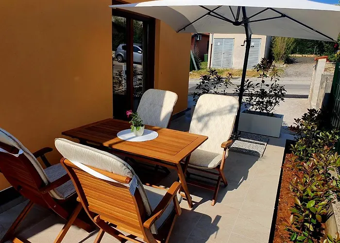 Spacious & Modern Blue For 4 With Terrace & Parking Peaceful Near Beaches Pula
