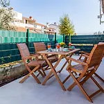 Spacious & Modern Blue For 4 With Terrace & Parking Peaceful Near Beaches Appartamento Pola