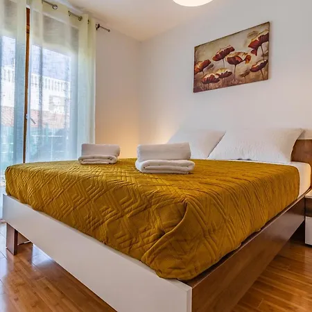 Apartment Spacious & Modern Blue For 4 With Terrace & Parking Peaceful Near Beaches