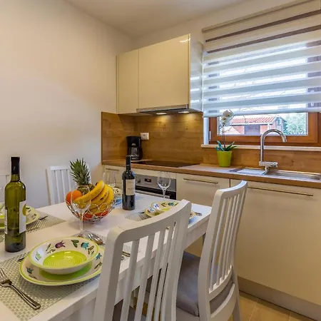 Spacious & Modern Blue For 4 With Terrace & Parking Peaceful Near Beaches