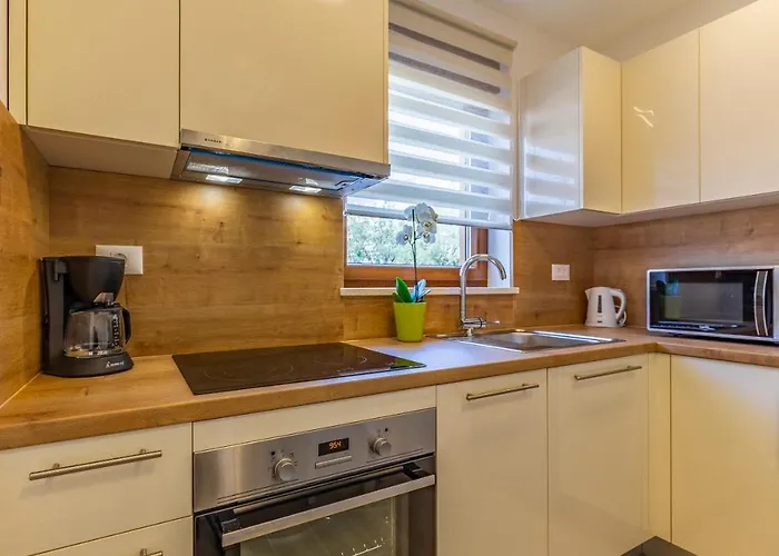 Spacious & Modern Blue For 4 With Terrace & Parking Peaceful Near Beaches * 풀라