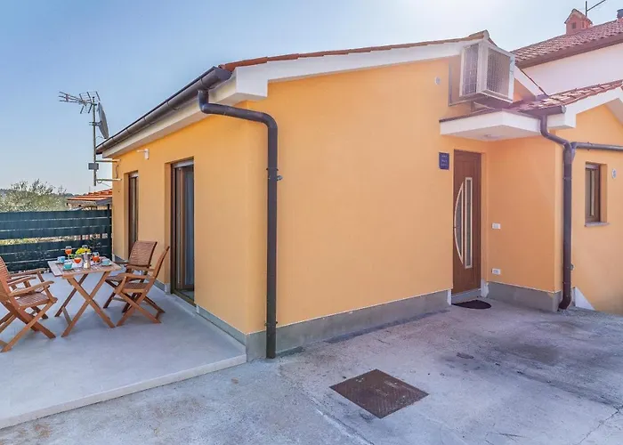 Spacious & Modern Blue For 4 With Terrace & Parking Peaceful Near Beaches 풀라