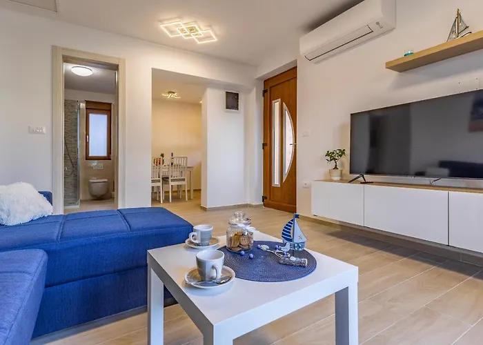 Spacious & Modern Blue For 4 With Terrace & Parking Peaceful Near Beaches 아파트 *