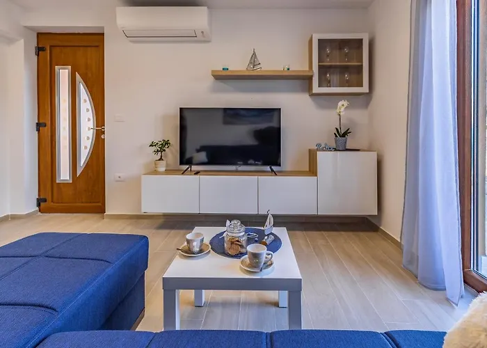 Spacious & Modern Blue For 4 With Terrace & Parking Peaceful Near Beaches * 풀라