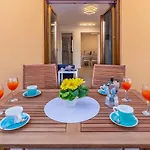 Spacious & Modern Blue For 4 With Terrace & Parking Peaceful Near Beaches Апартаменти