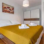 Апартаменти Spacious & Modern Blue For 4 With Terrace & Parking Peaceful Near Beaches