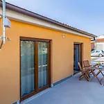 Spacious & Modern Blue For 4 With Terrace & Parking Peaceful Near Beaches * Пула