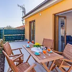 Apartment Spacious & Modern Blue For 4 With Terrace & Parking Peaceful Near Beaches *